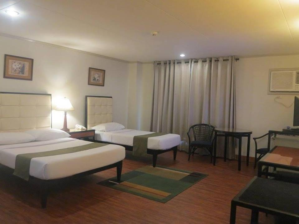 Hotel Alejandro Tacloban Exterior photo